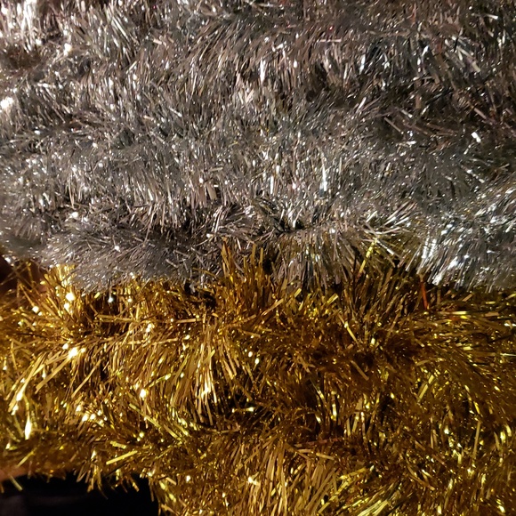 Vintage. Variety of Garlands. Medium shade mauve color is all 1 strand. - Picture 5 of 9